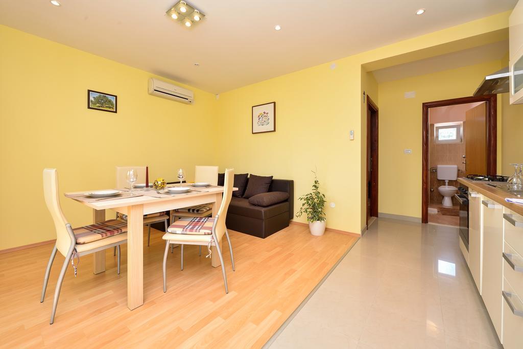 Apartments Mate Turanj Zewnętrze zdjęcie