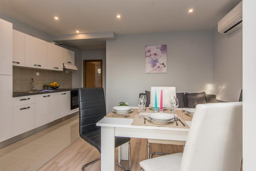 Apartments Mate Turanj Zewnętrze zdjęcie
