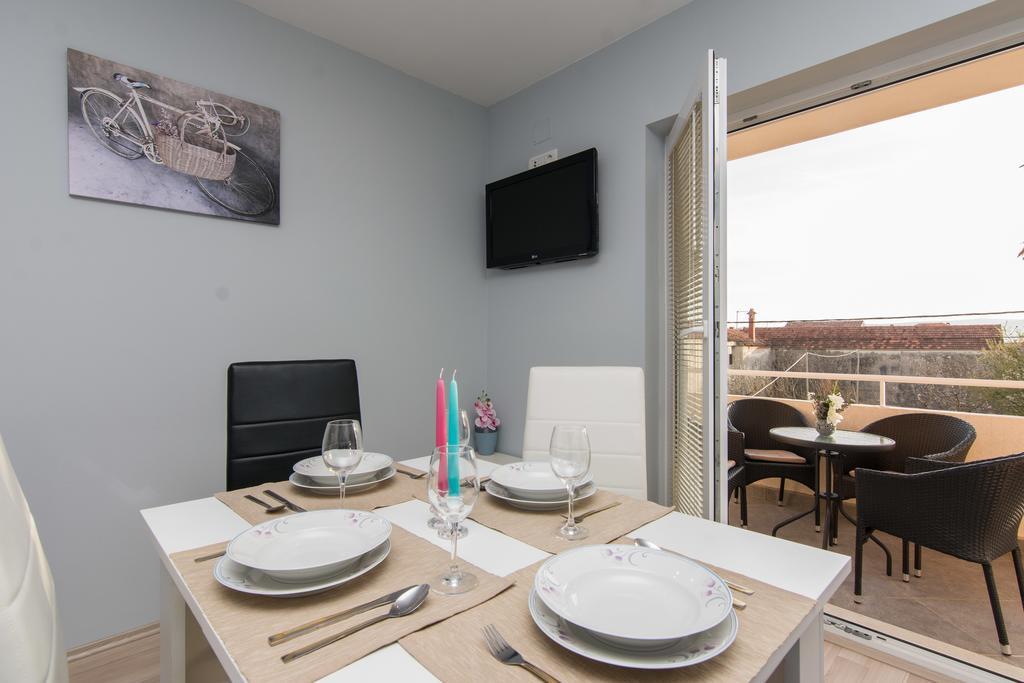 Apartments Mate Turanj Zewnętrze zdjęcie